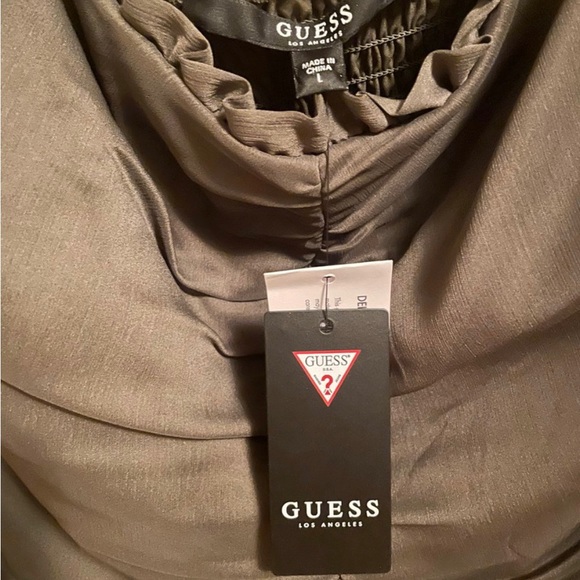 Guess green ruffle top, size large. Fits more like a medium. - Picture 5 of 5